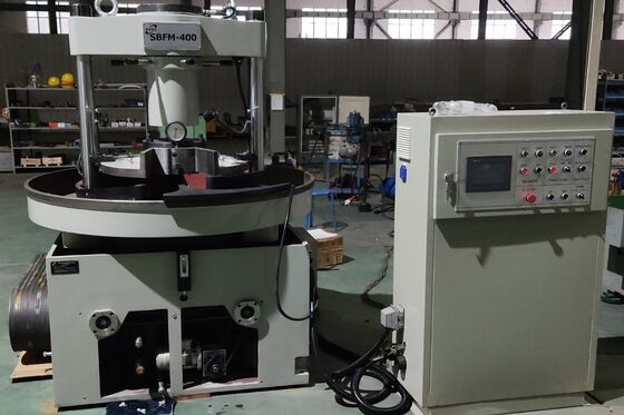 45 किलोवाट की शक्ति और 400 किलोग्राम लोडिंग क्षमता के साथ स्टील बॉल फ्लैशिंग मशीन